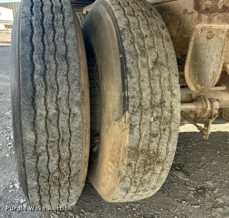 image for item DJ6328 1983 Trailmobile 011A-1SAX  dry van trailer