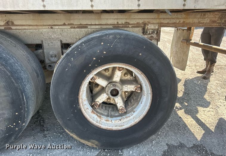 image for item DJ6330 1983 Trailmobile 011A-1SAX  dry van trailer