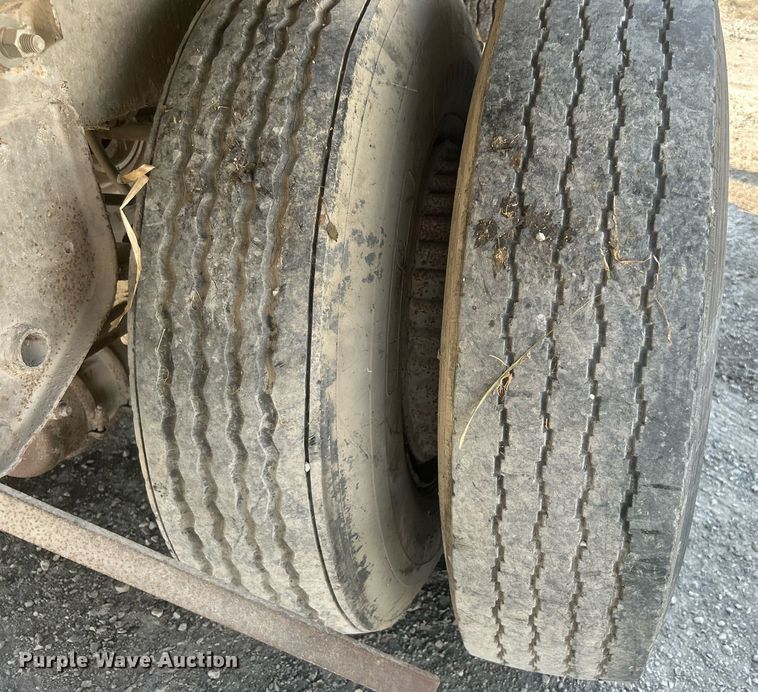 image for item DJ6330 1983 Trailmobile 011A-1SAX  dry van trailer