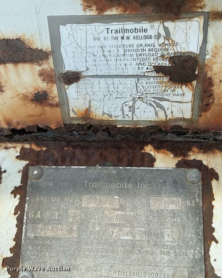 image for item DJ6330 1983 Trailmobile 011A-1SAX  dry van trailer