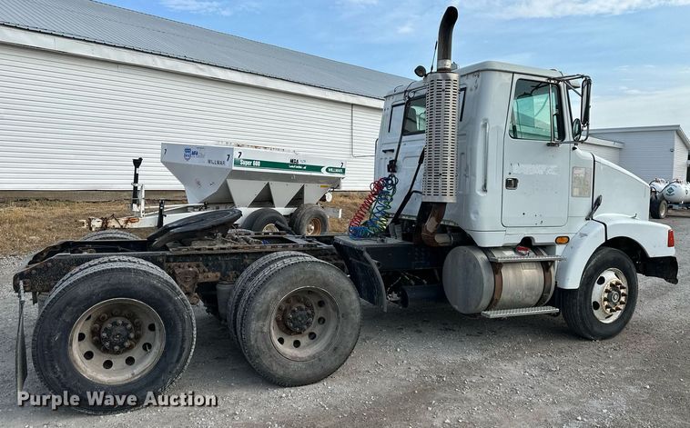 image for item DO5019 1998 Volvo WCA  semi truck