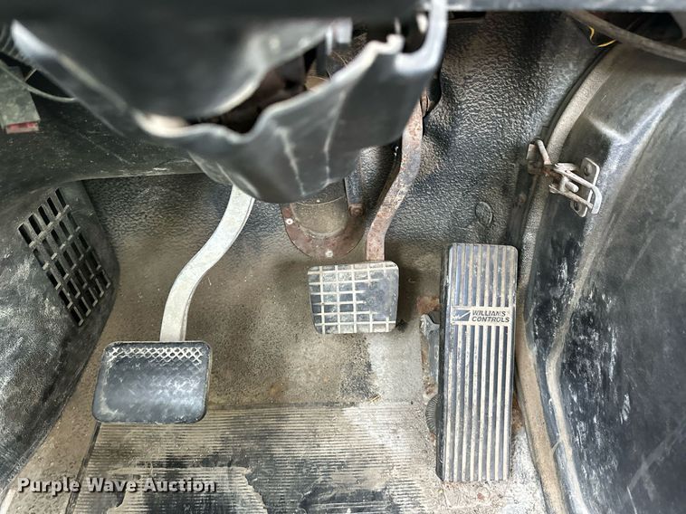 image for item DO5019 1998 Volvo WCA  semi truck