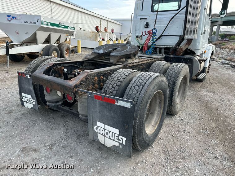 image for item DO5019 1998 Volvo WCA  semi truck