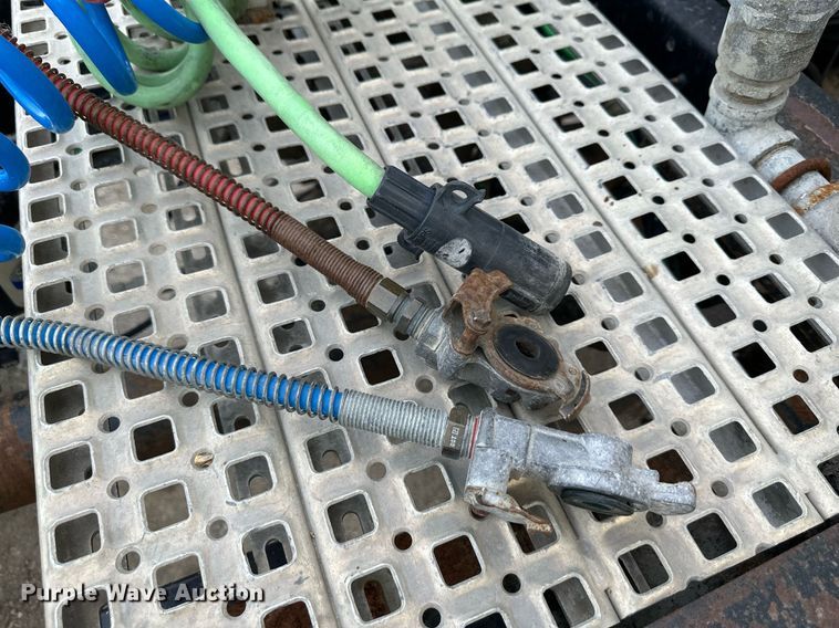 image for item DO5019 1998 Volvo WCA  semi truck