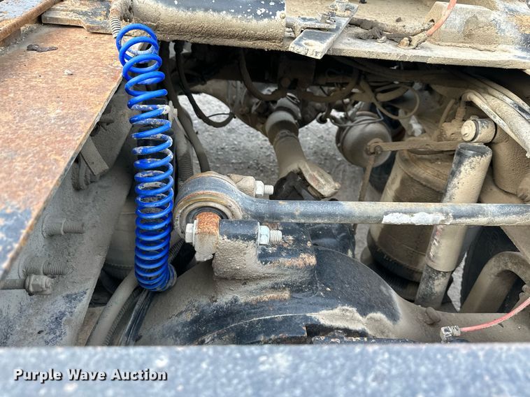 image for item DO5019 1998 Volvo WCA  semi truck