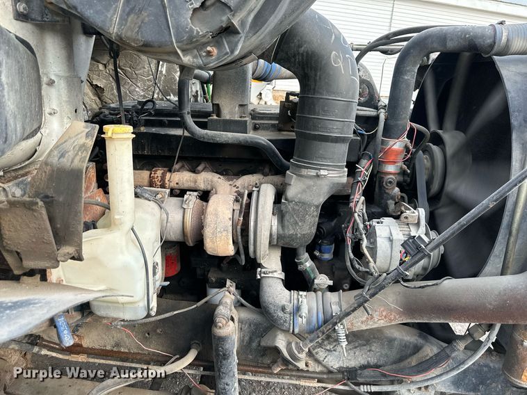 image for item DO5019 1998 Volvo WCA  semi truck