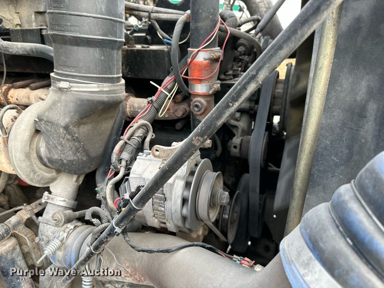 image for item DO5019 1998 Volvo WCA  semi truck