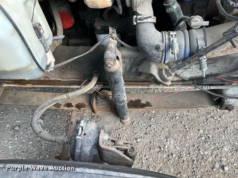 image for item DO5019 1998 Volvo WCA  semi truck