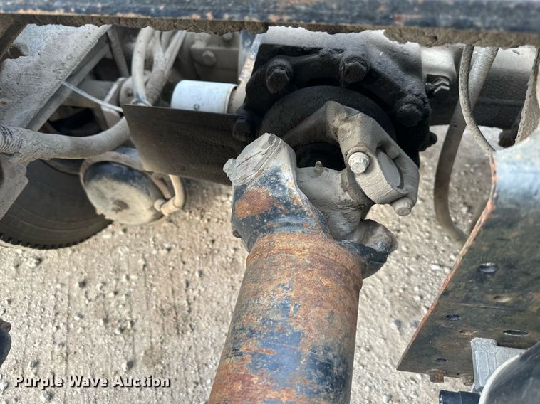 image for item DO5019 1998 Volvo WCA  semi truck