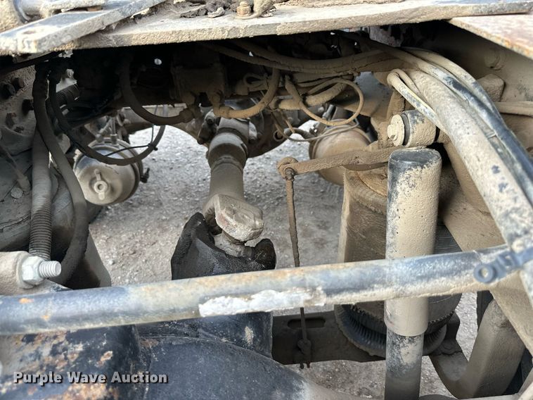 image for item DO5019 1998 Volvo WCA  semi truck