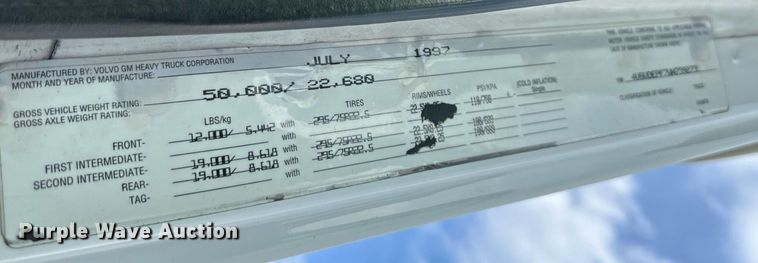 image for item DO5019 1998 Volvo WCA  semi truck