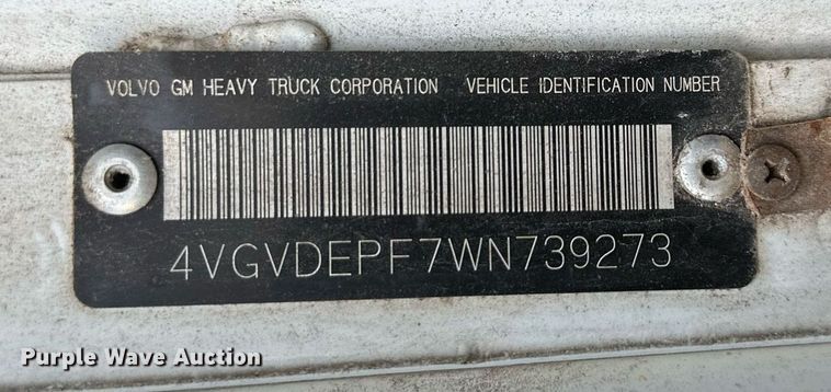 image for item DO5019 1998 Volvo WCA  semi truck