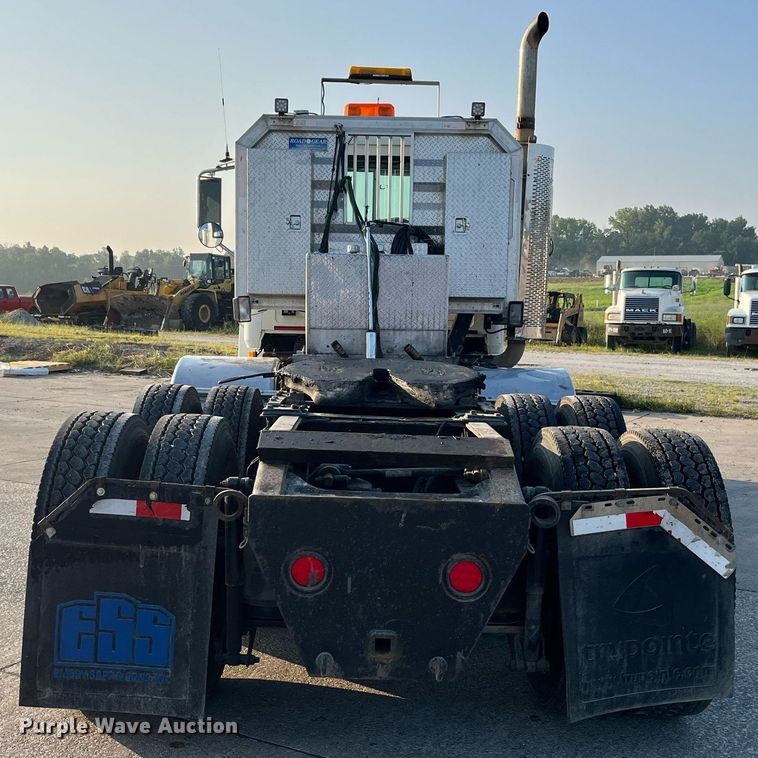 image for item DP2055 2010 Mack CHU613  semi truck