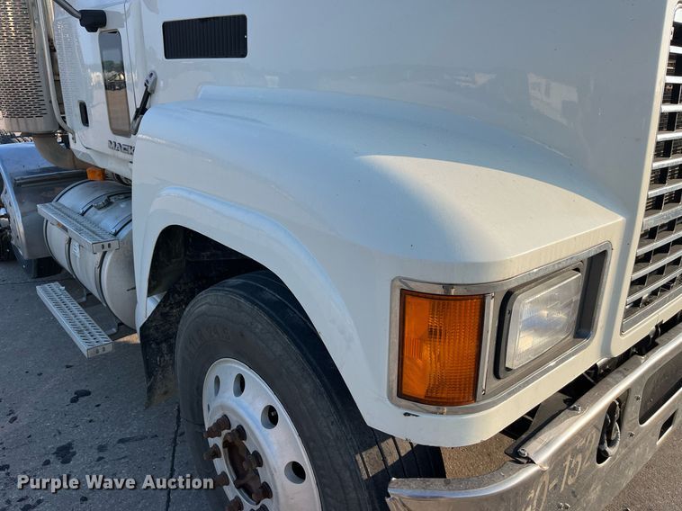 image for item DP2055 2010 Mack CHU613  semi truck