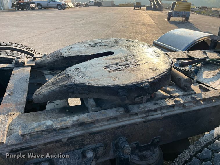 image for item DP2055 2010 Mack CHU613  semi truck