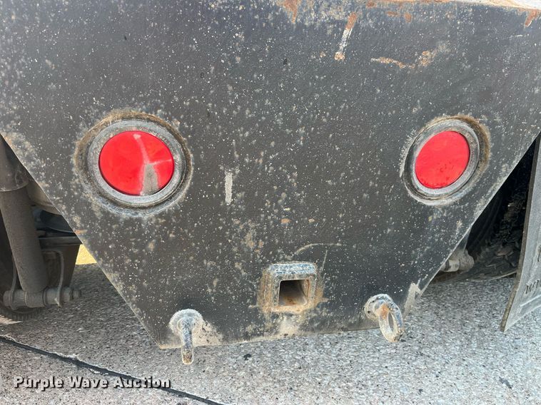 image for item DP2055 2010 Mack CHU613  semi truck