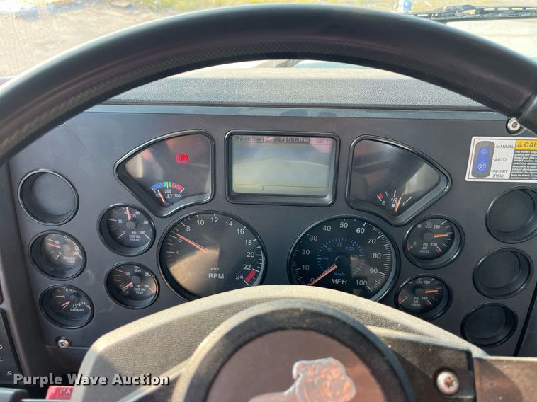 image for item DP2055 2010 Mack CHU613  semi truck