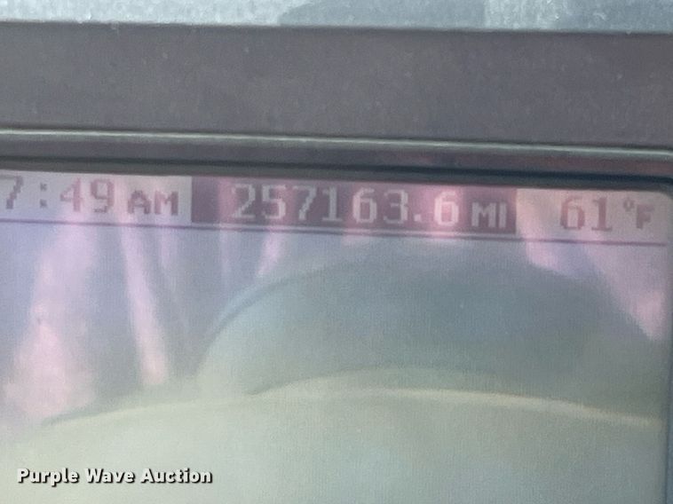 image for item DP2055 2010 Mack CHU613  semi truck