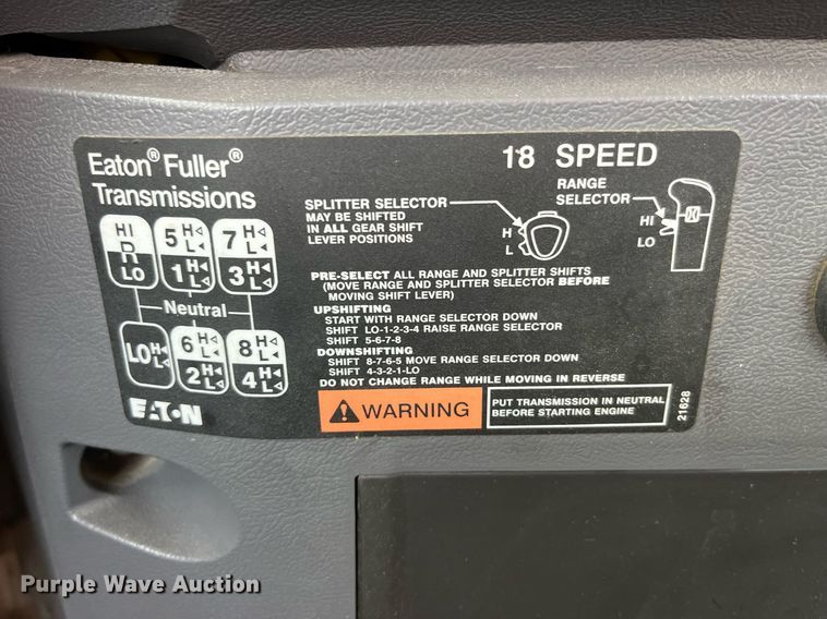 image for item DP2055 2010 Mack CHU613  semi truck