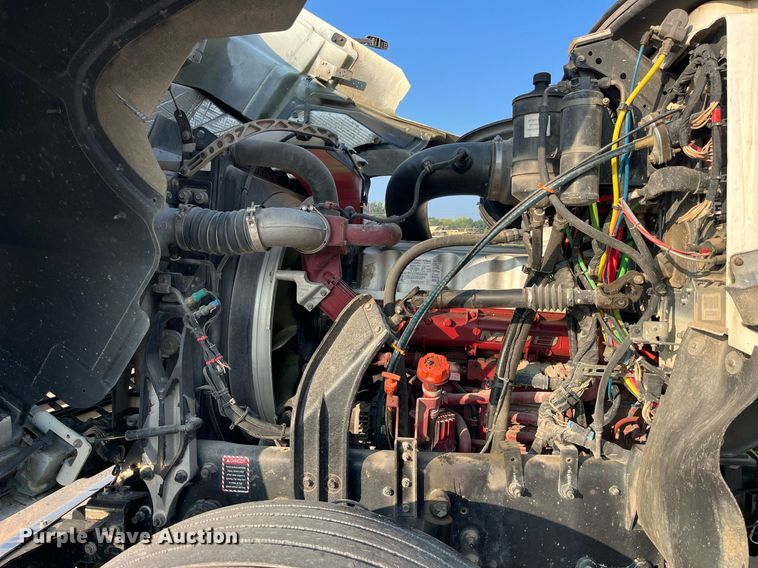 image for item DP2055 2010 Mack CHU613  semi truck