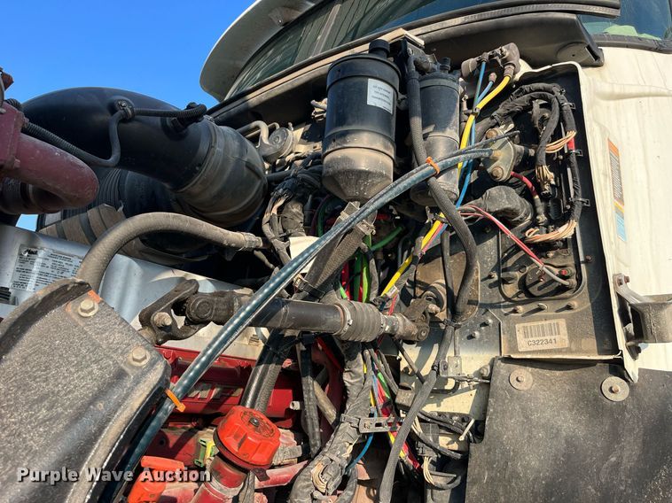 image for item DP2055 2010 Mack CHU613  semi truck