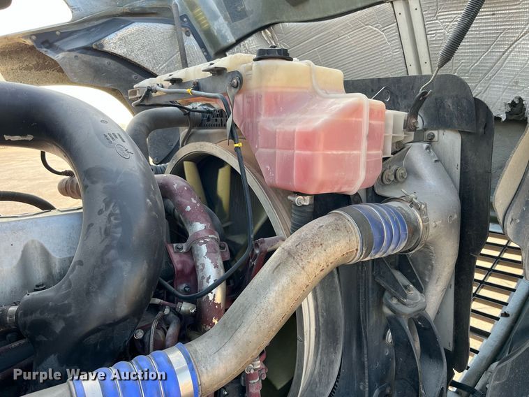 image for item DP2055 2010 Mack CHU613  semi truck