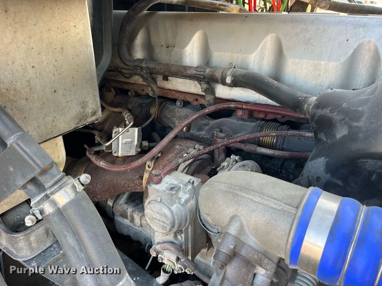 image for item DP2055 2010 Mack CHU613  semi truck