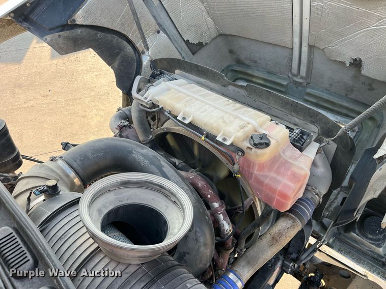 image for item DP2055 2010 Mack CHU613  semi truck