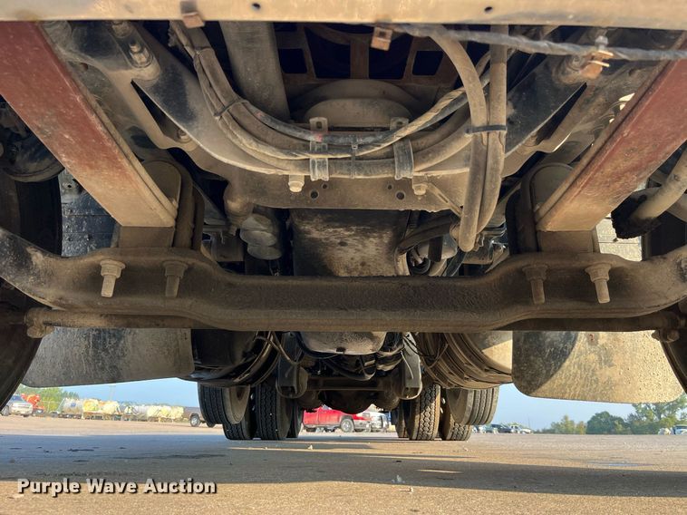 image for item DP2055 2010 Mack CHU613  semi truck