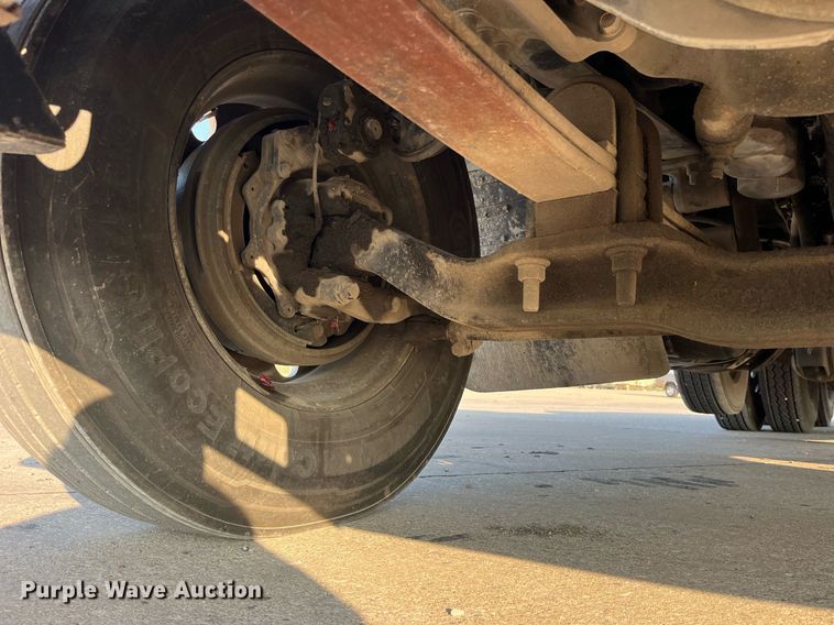 image for item DP2055 2010 Mack CHU613  semi truck