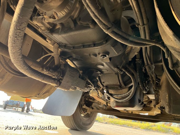 image for item DP2055 2010 Mack CHU613  semi truck