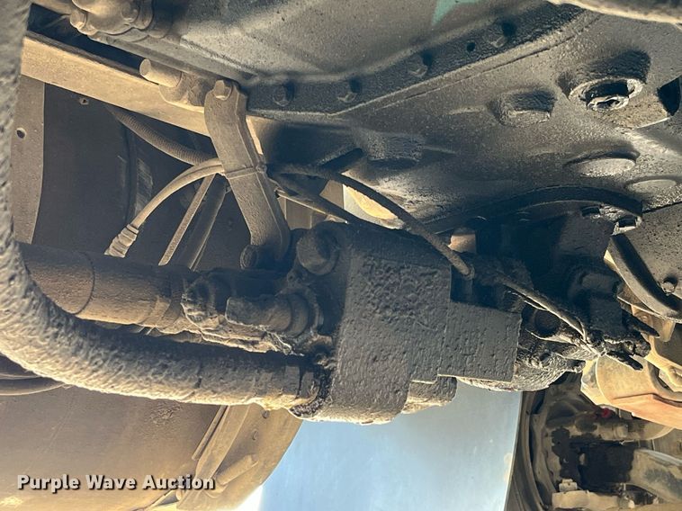 image for item DP2055 2010 Mack CHU613  semi truck