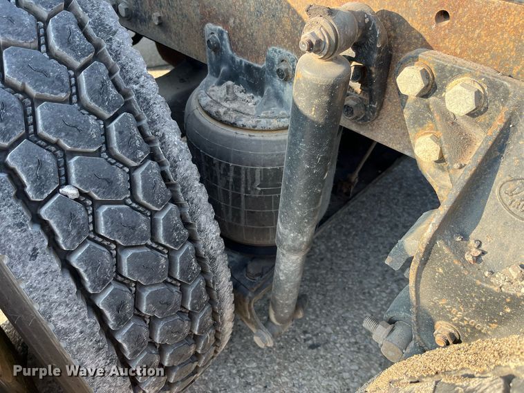 image for item DP2055 2010 Mack CHU613  semi truck