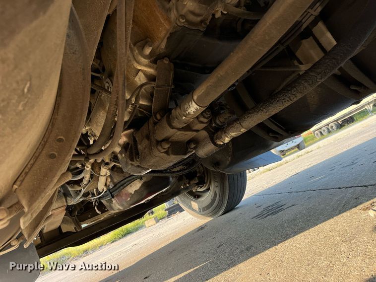 image for item DP2055 2010 Mack CHU613  semi truck