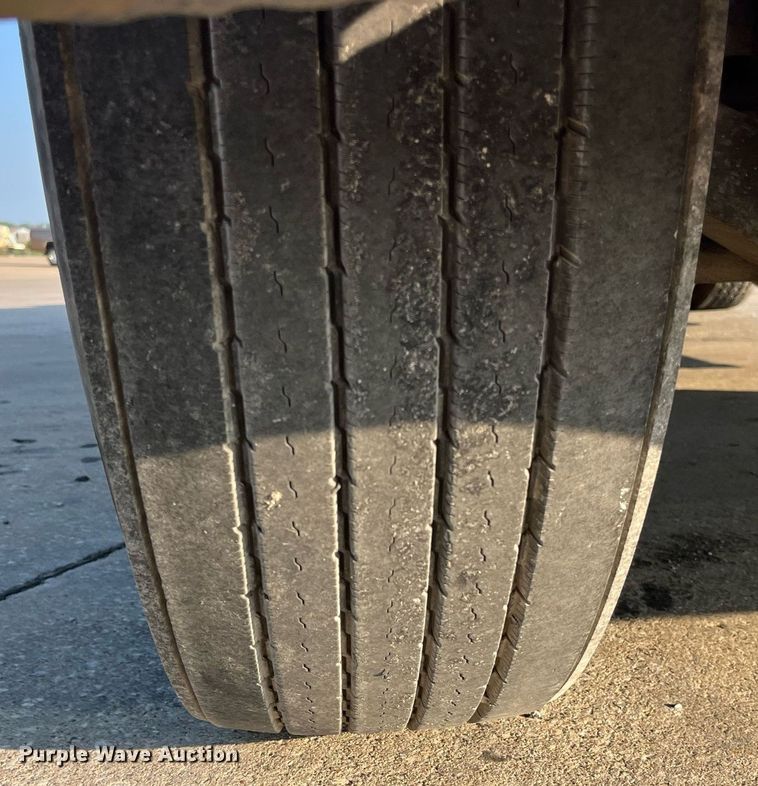 image for item DP2055 2010 Mack CHU613  semi truck