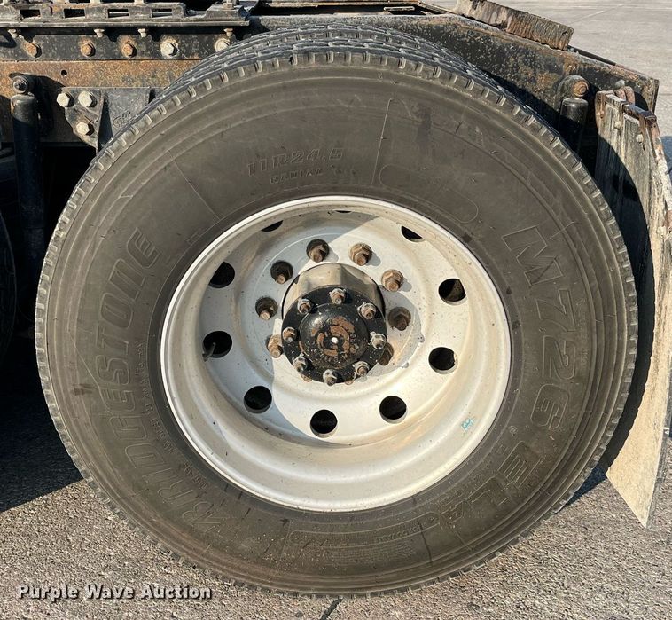 image for item DP2055 2010 Mack CHU613  semi truck