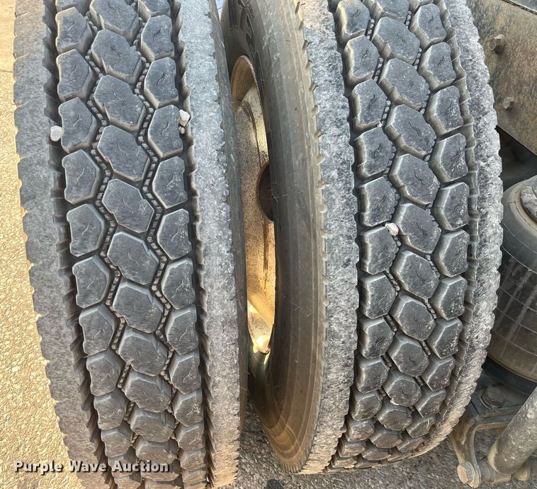 image for item DP2055 2010 Mack CHU613  semi truck