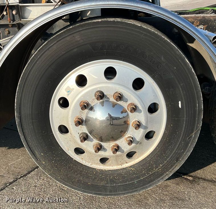 image for item DP2055 2010 Mack CHU613  semi truck