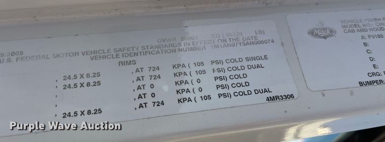 image for item DP2055 2010 Mack CHU613  semi truck