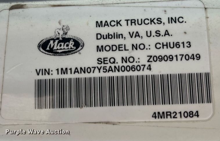 image for item DP2055 2010 Mack CHU613  semi truck