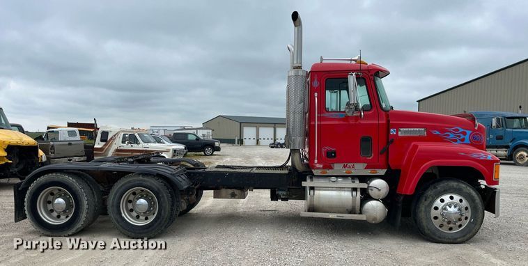 image for item DP2058 2003 Mack CH613  semi truck