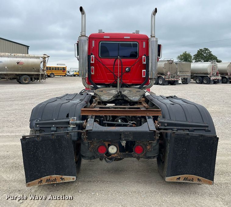 image for item DP2058 2003 Mack CH613  semi truck