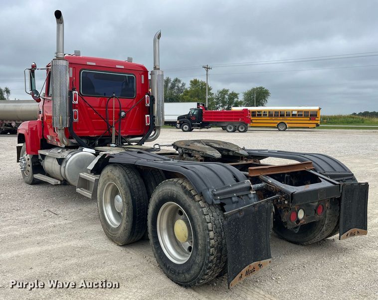 image for item DP2058 2003 Mack CH613  semi truck