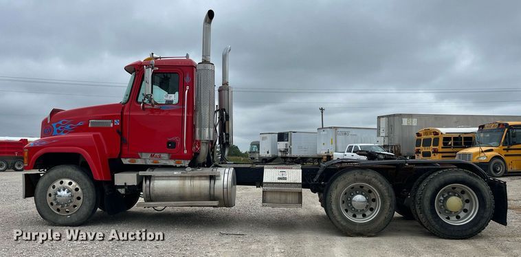 image for item DP2058 2003 Mack CH613  semi truck