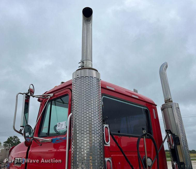 image for item DP2058 2003 Mack CH613  semi truck