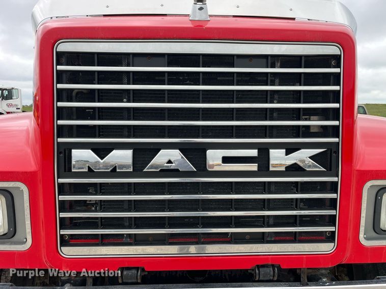 image for item DP2058 2003 Mack CH613  semi truck