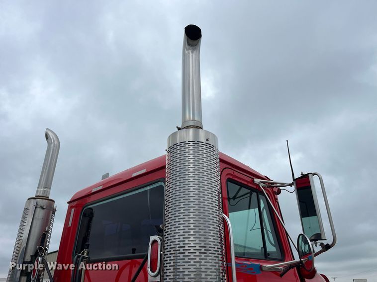 image for item DP2058 2003 Mack CH613  semi truck