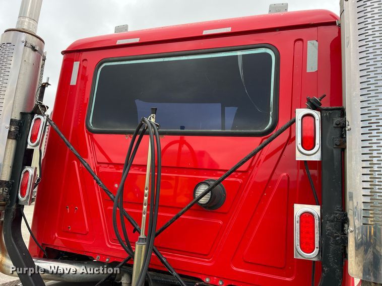 image for item DP2058 2003 Mack CH613  semi truck