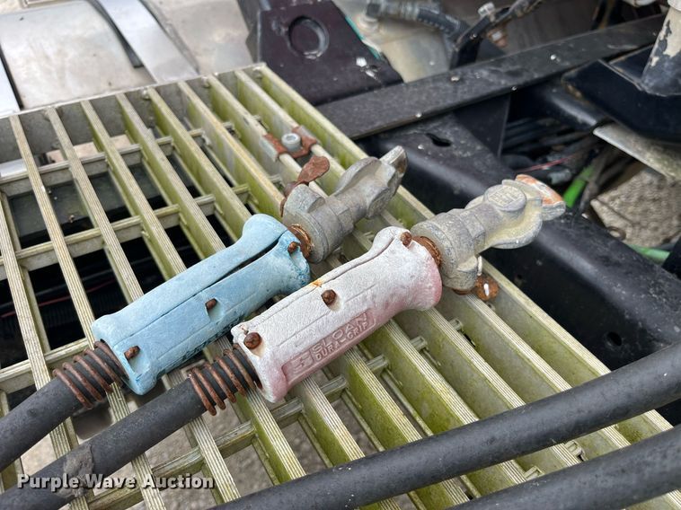 image for item DP2058 2003 Mack CH613  semi truck