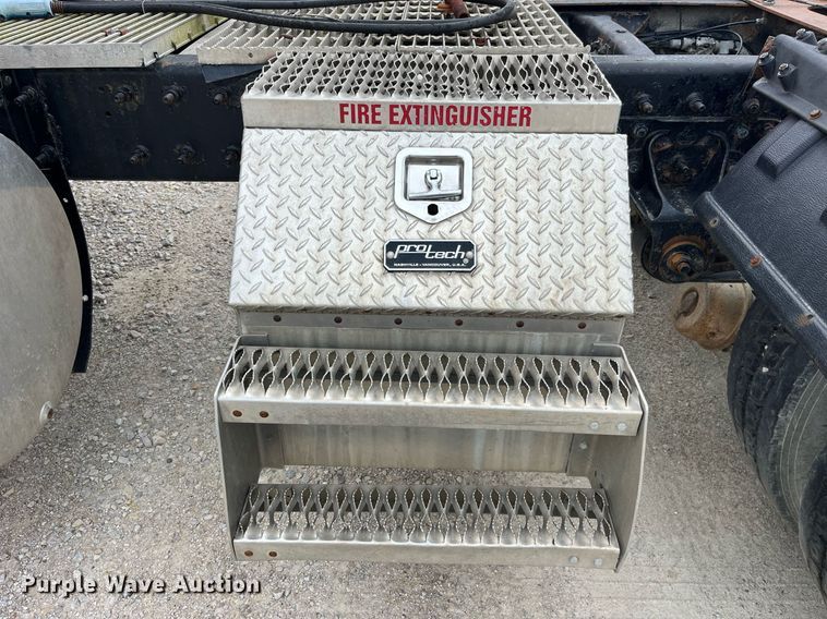 image for item DP2058 2003 Mack CH613  semi truck